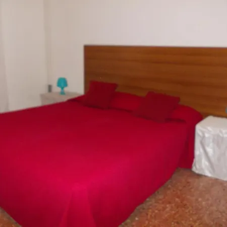 Travellers Bed & *