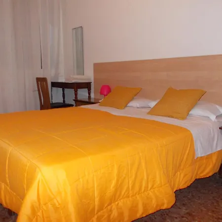 B&B Travellers Bed & *