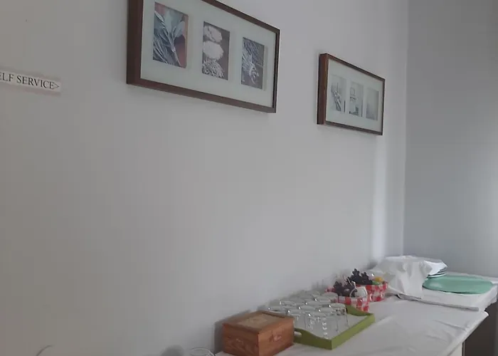 Bed & Breakfast Travellers Bed & *