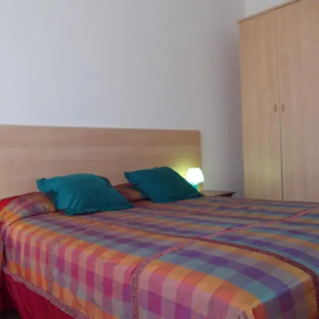 Travellers Bed & *