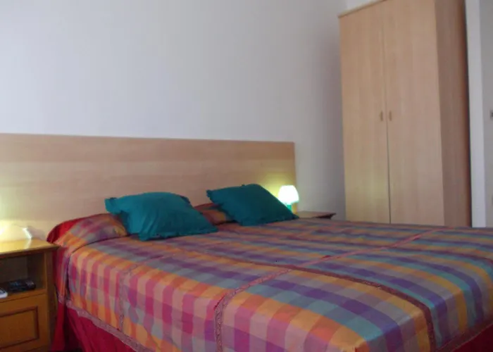 Travellers Bed & *